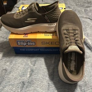 Skechers hands free slip ins like new!